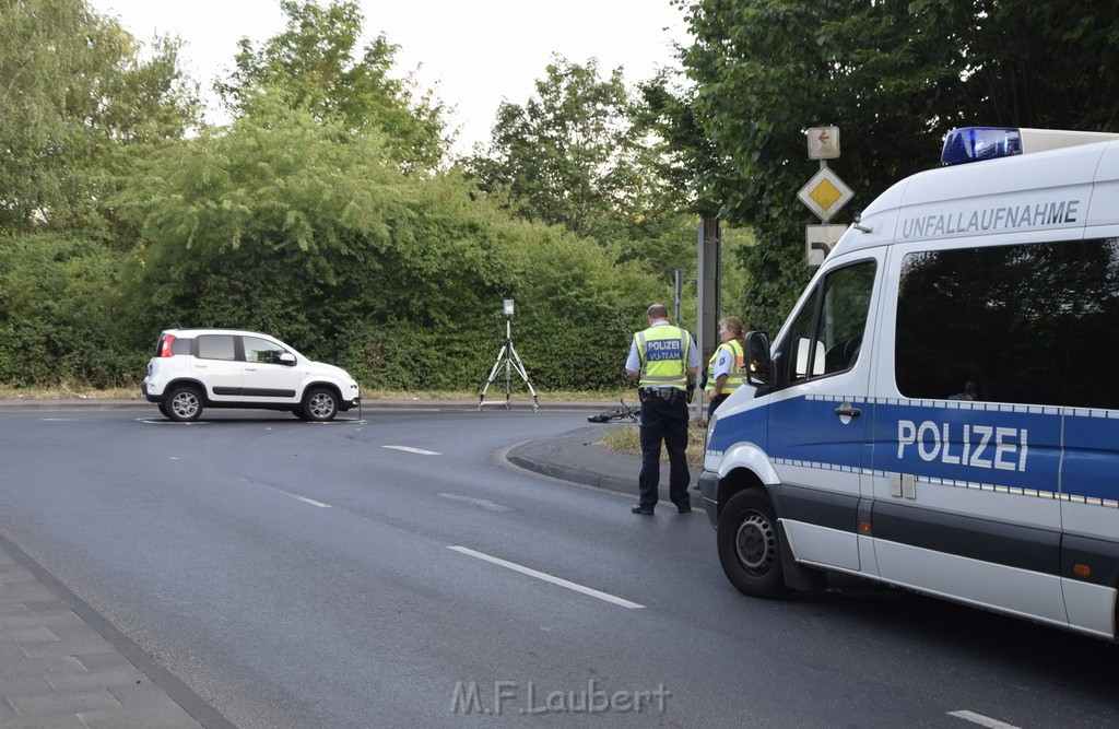 VU PKW Rad Koeln Porz Gremberghoven Alter Deutzer Postweg Josef Lindner Weg P03.JPG - Miklos Laubert